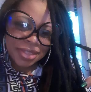 Meet your Posher, Dannis